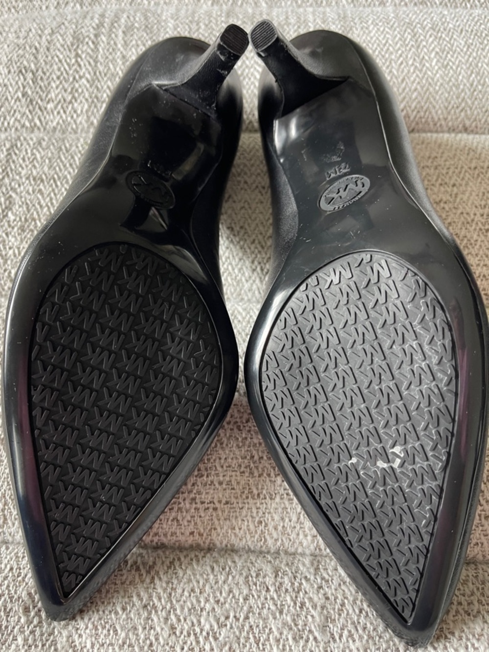 MICHAEL MICHAEL KORS Women's Black Leather Pointed-Toe Pumps Size 7.5 or 7 1/2 - Picture 5 of 10
